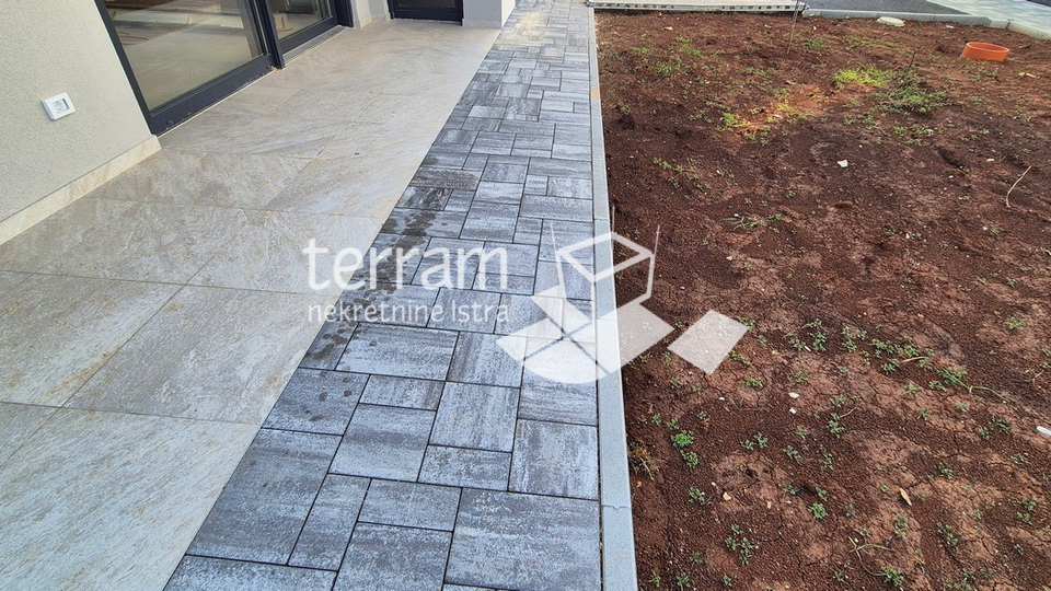 Istria&comma; Pula&comma; Valdebek&comma; ground floor 70&period;47m2&comma; 2 bedrooms &plus; dining room&comma; garden 109m2&comma; storage room&comma; parking&comma; NEW&comma; &num;sale