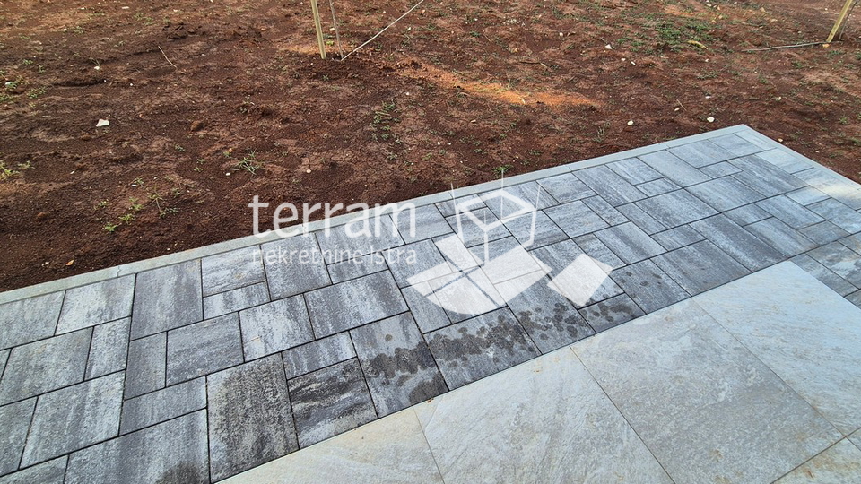 Istria&comma; Pula&comma; Valdebek&comma; ground floor 70&period;47m2&comma; 2 bedrooms &plus; dining room&comma; garden 109m2&comma; storage room&comma; parking&comma; NEW&comma; &num;sale