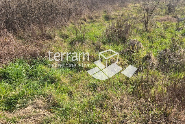 Istra, Pula, Šijana, građevinsko zemljište poslovne namjene 1765m2