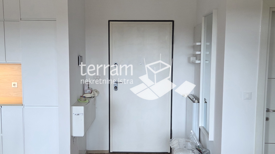 Istria&comma; Pula&comma; Center&comma; apartment 89&period;81m2&comma; 2 bedrooms &plus; dining room&comma; first floor&comma; elevator&comma; &num;for sale