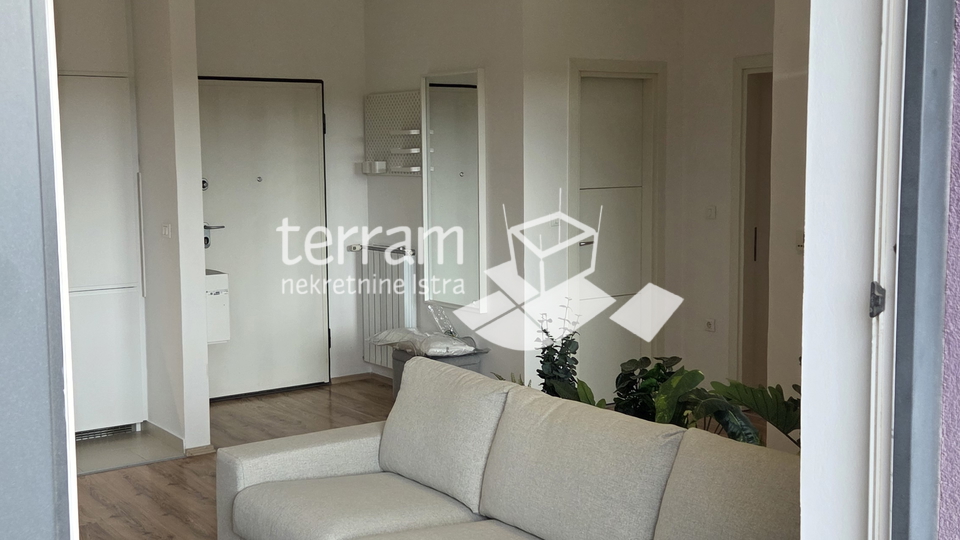 Istria&comma; Pula&comma; Center&comma; apartment 89&period;81m2&comma; 2 bedrooms &plus; dining room&comma; first floor&comma; elevator&comma; &num;for sale