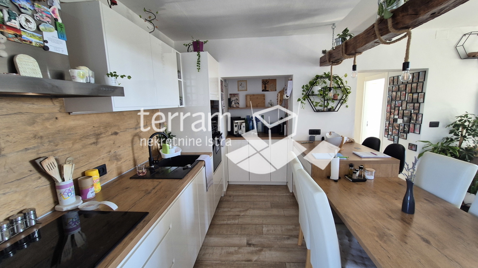 Istra&comma; Pula&comma; Vidikovac&comma; stan III&period; kat&comma; 1SS&plus;DB&comma; 52&comma;51m2&comma; renovirano&comma; &num;prodaja