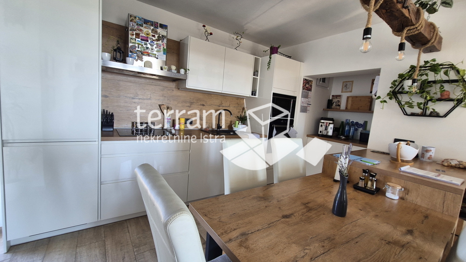 Istra&comma; Pula&comma; Vidikovac&comma; stan III&period; kat&comma; 1SS&plus;DB&comma; 52&comma;51m2&comma; renovirano&comma; &num;prodaja