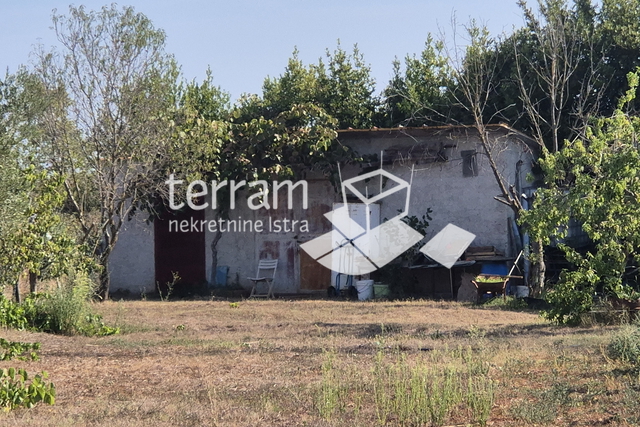 Istra, Pula, Medulinska cesta, poljoprivredno zemljište s legaliziranim objekom, #prodaja