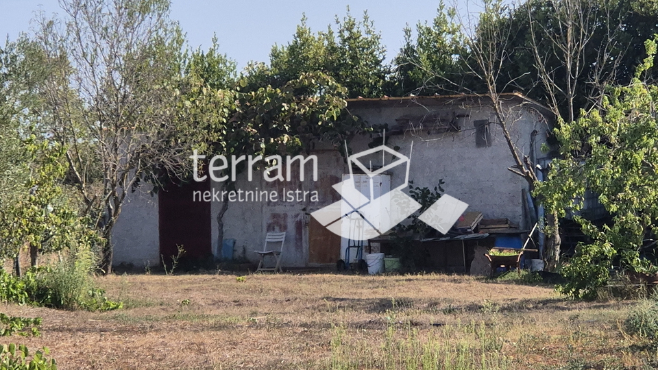 Istra&comma; Pula&comma; Medulinska cesta&comma; poljoprivredno zemlji&scaron;te s legaliziranim objekom&comma; &num;prodaja