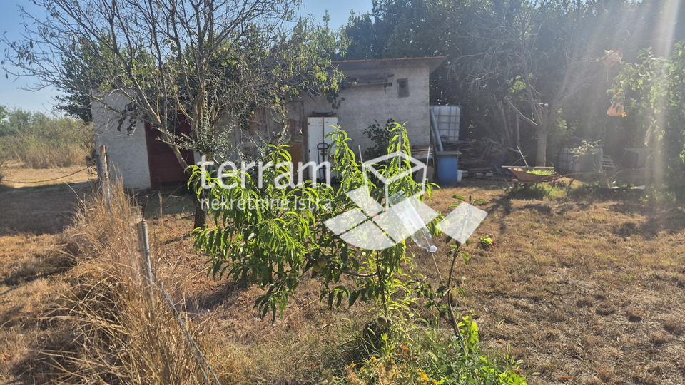 Istra&comma; Pula&comma; Medulinska cesta&comma; poljoprivredno zemlji&scaron;te s legaliziranim objekom&comma; &num;prodaja