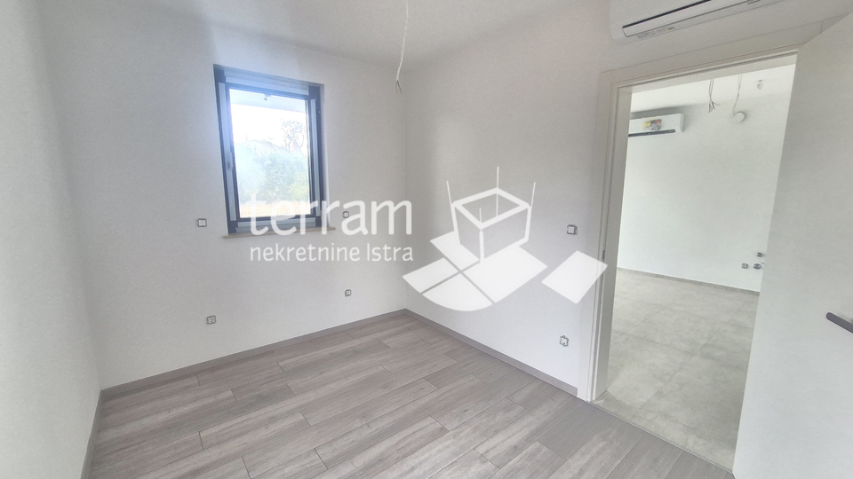Istra&comma; Pula&comma; &Scaron;tinjan&comma; stan 55m2&comma; 2SS&plus;DB&comma; prizemlje&comma; vrt 60m2&comma; NOVO&comma; &num;prodaja