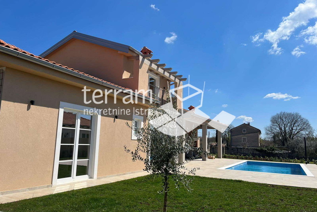 Istria, Kanfanar detached house 188m2 with garden and pool 38m2