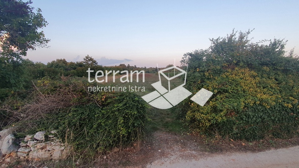 Istria, Svetvincenat, Rezanci building and agricultural land 2628m2