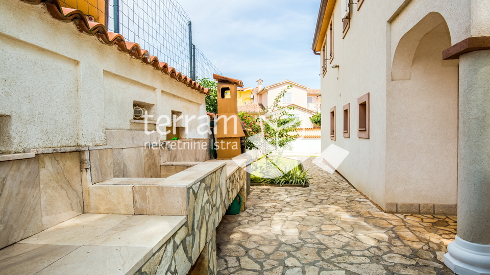 Istrien, Liznjan, modernes Haus mit Meerblick