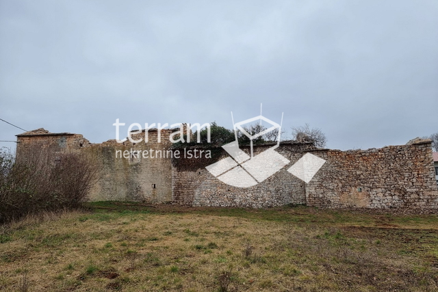 Istrien, Žminj, freistehendes istrisches Steinhaus 160m2 auf großem Baugrundstück 3978m2 zur Renovierung zu verkaufen