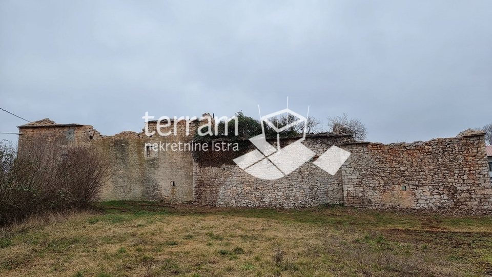 Istrien, Žminj, freistehendes istrisches Steinhaus 160m2 auf großem Baugrundstück 3978m2 zur Renovierung zu verkaufen