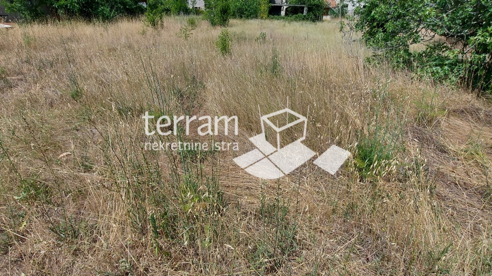 Istria, Fazana, Valbandon building land 2036m2 with a house 100m2