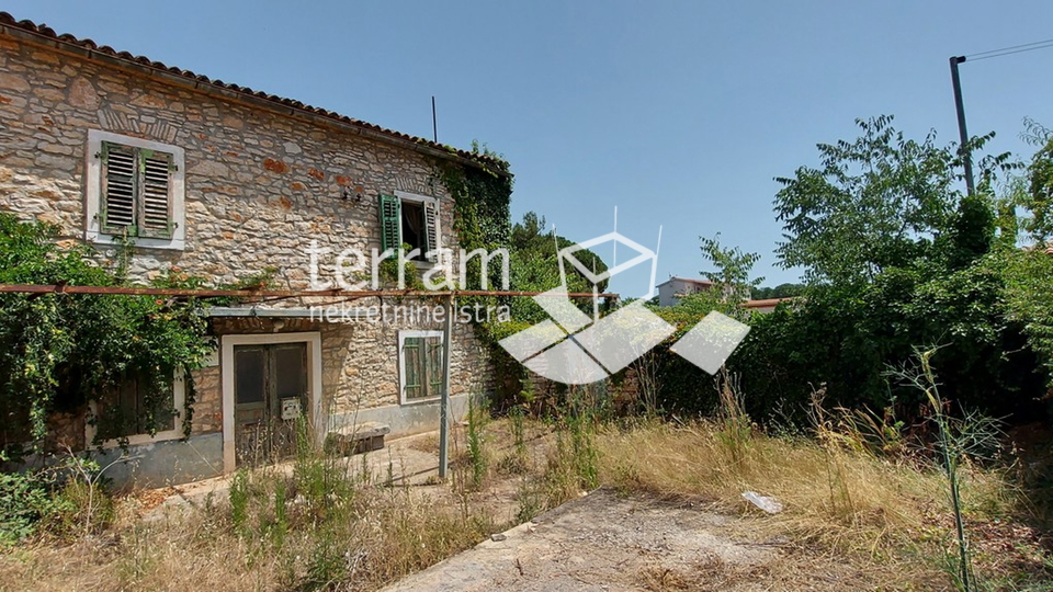 Istria, Fazana, Valbandon building land 2036m2 with a house 100m2