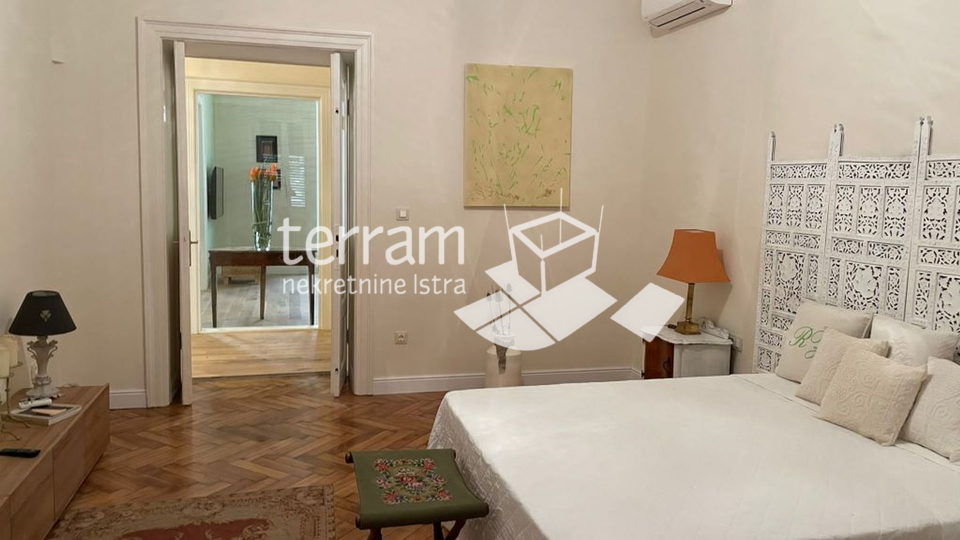 Istria, Pula, center, apartment 93 m2, 2 bedrooms, fully renovated, furnished, ready to move in!!