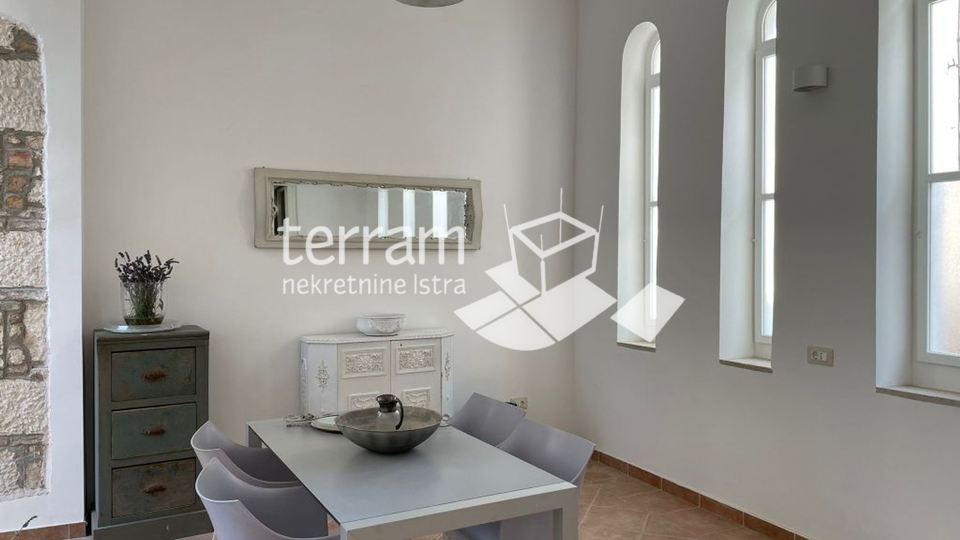 Istria, Pula, center, apartment 93 m2, 2 bedrooms, fully renovated, furnished, ready to move in!!