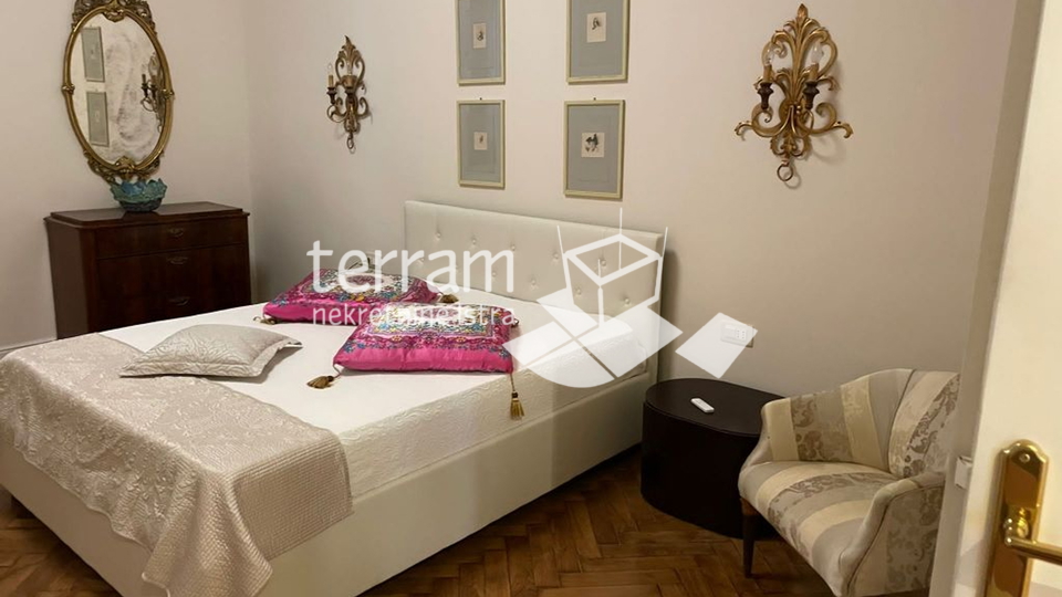 Istria, Pula, center, apartment 93 m2, 2 bedrooms, fully renovated, furnished, ready to move in!!