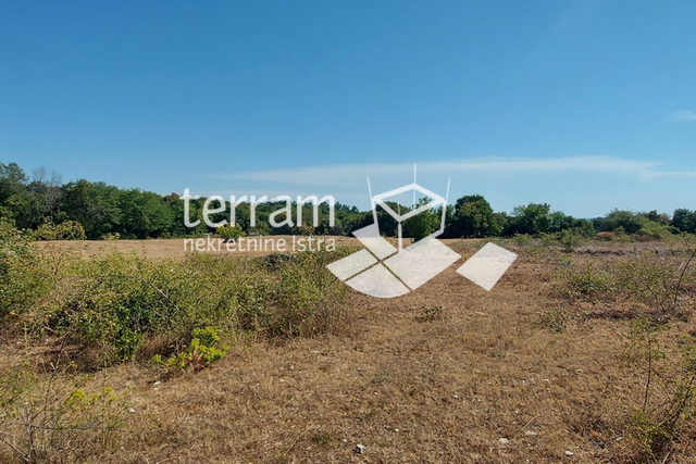 Istria, Kanfanar, Mrgani, building plot 8600m2, infrastructure