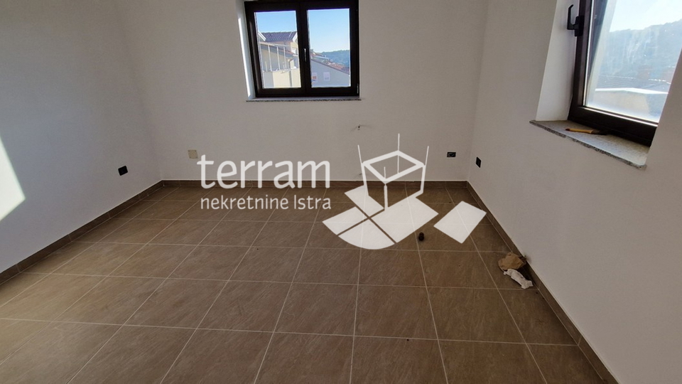 Istria, Pula, Nova Veruda, apartment house 396m2, for sale