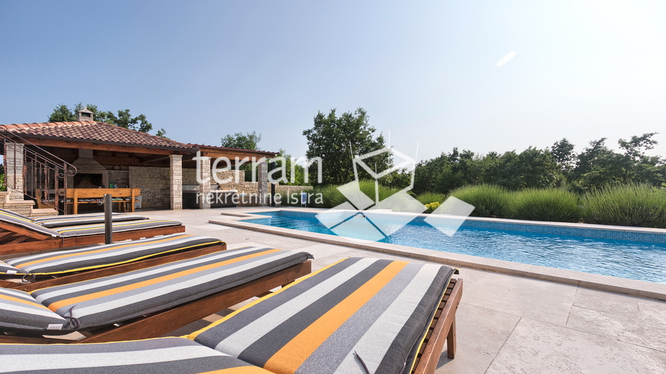 Istrien, Svetvinčenat Haus 294m2 mit Swimmingpool und großem Garten zu verkaufen