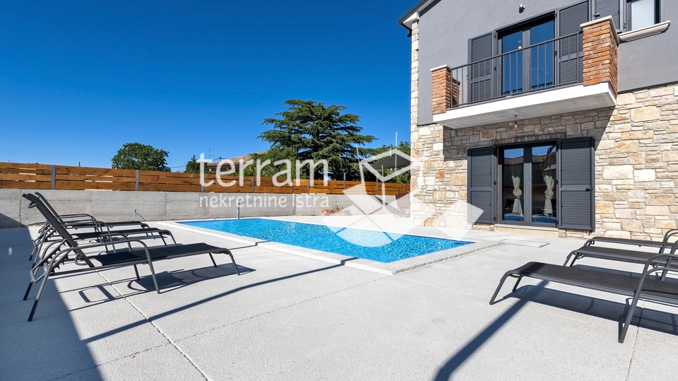 Istrien, Kanfanar, Rovinj, Steinhaus 240m2 mit Pool und Garten zu verkaufen