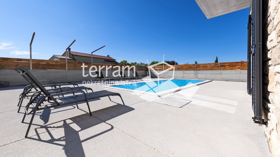 Istrien, Kanfanar, Rovinj, Steinhaus 240m2 mit Pool und Garten zu verkaufen