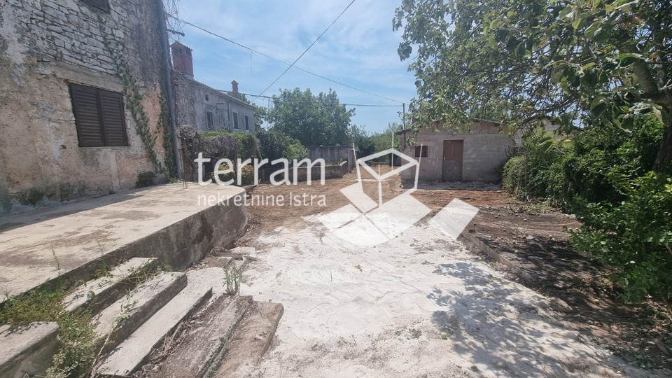 Istria, Barban, old Istrian house 200m2 with a large garden of 1500m2, for sale