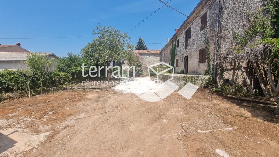 Istria, Barban, old Istrian house 200m2 with a large garden of 1500m2, for sale