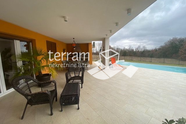 Istria, Savičenta, beautiful house with pool, 200m2 + 800m2 garden!