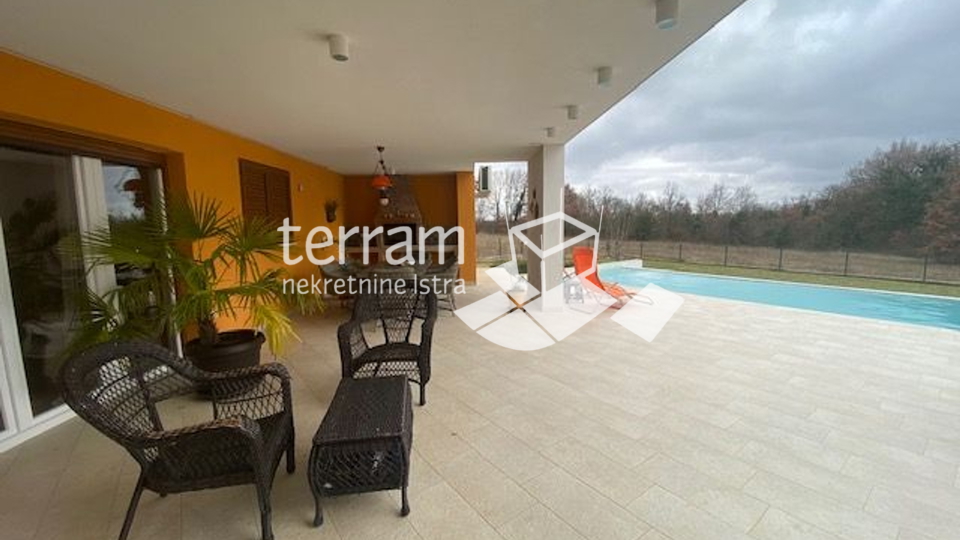 Istria, Savičenta, beautiful house with pool, 200m2 + 800m2 garden!