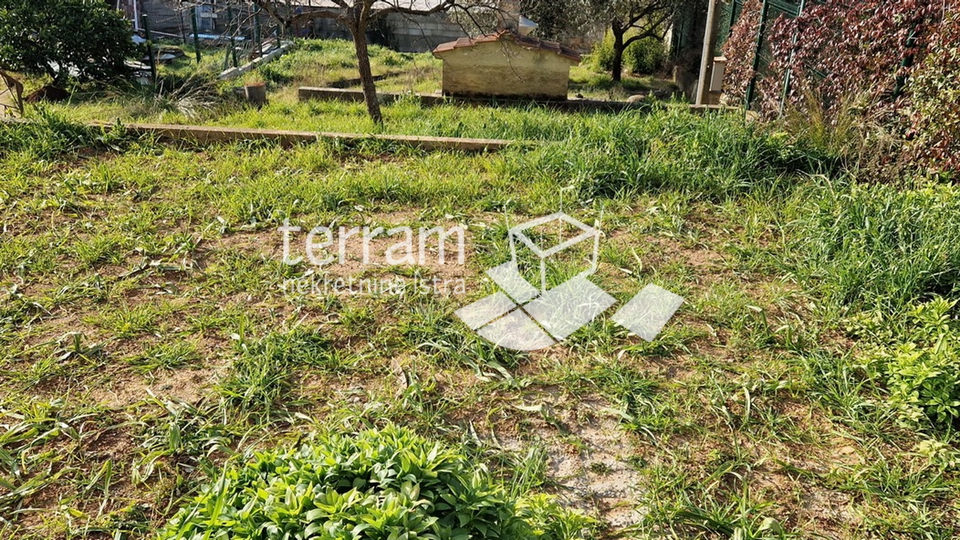 Istria, Pula, Gregovica, house floor, first floor apartment 134m2 with yard 400m2