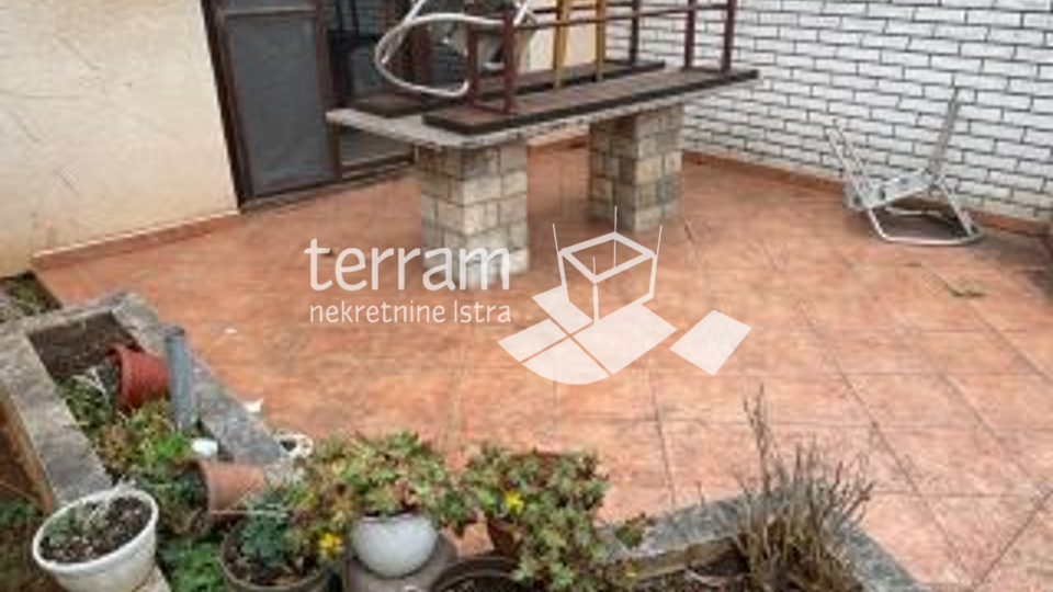 Istria, Medulin, detached house with 3 apartments, 210m2, garden 500m2!! Sale