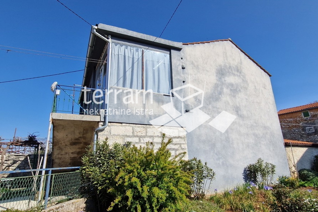 Istria, Svetvinčenat, two houses for sale, 206 m2, both with building land of 733 m2