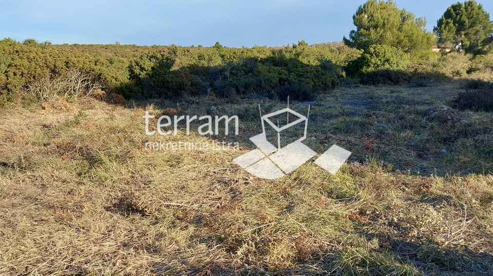 Istria, Medulin, building plot 700m2 with valid building permit for three apartments for sale