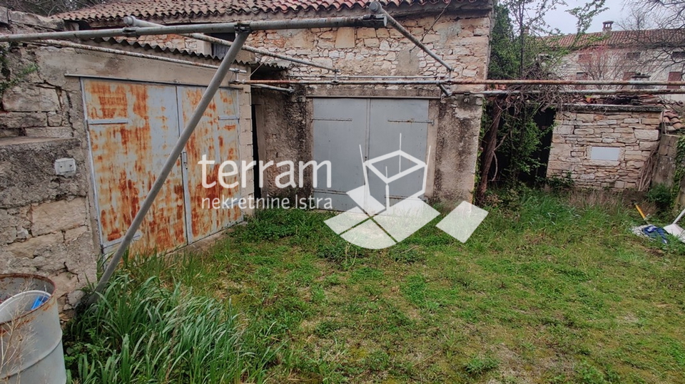 Istria, Marčana, Krnica, stone house 180m2 + auxiliary building 60m2, garden 300m2, for renovation!!, sale