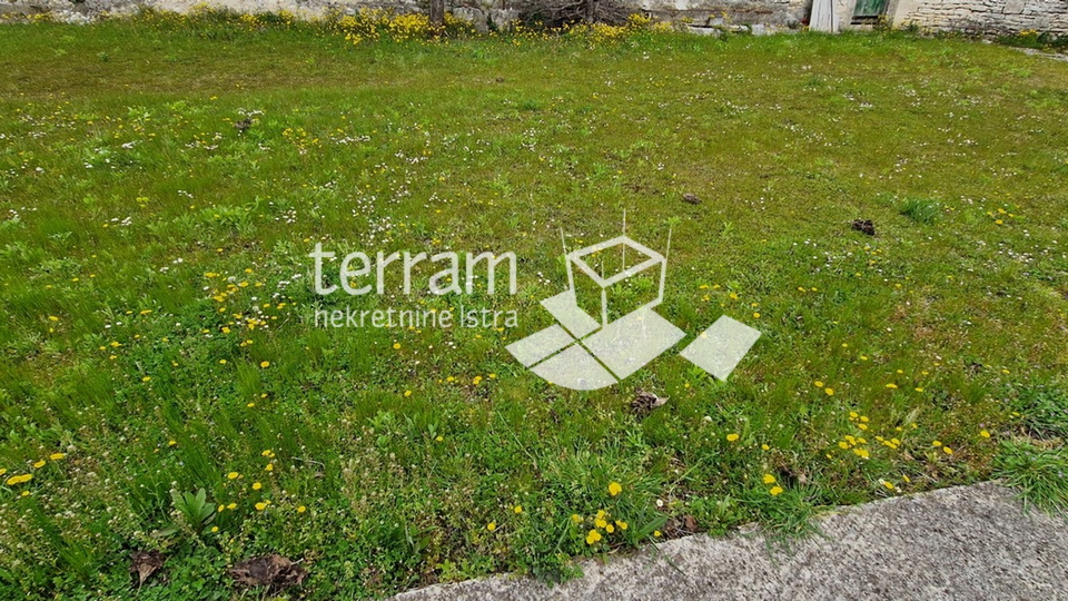 Istria, Svetvinčenat house and auxiliary buildings 260m2 plot 740m2 for sale