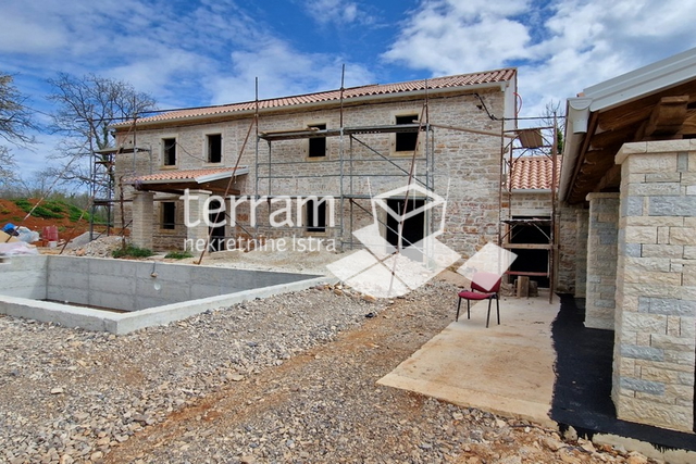 Istria, Barban, Istrian stone house 170m2 with swimming pool and garden of 2000m2, for sale