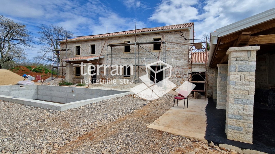 Istria, Barban, Istrian stone house 170m2 with swimming pool and garden of 2000m2, for sale