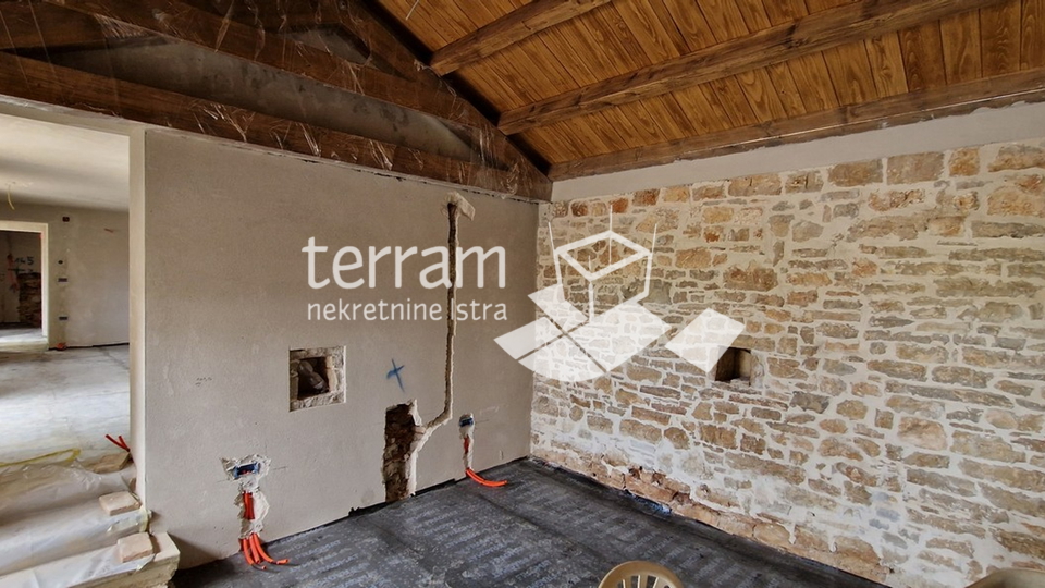 Istria, Barban, Istrian stone house 170m2 with swimming pool and garden of 2000m2, for sale