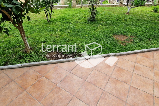 Istria, Pula, Villa floor, small apartment, garage and garden 280m2 for sale