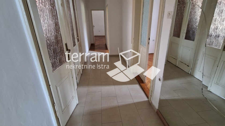 Istria, Pula, Villa floor, small apartment, garage and garden 280m2 for sale