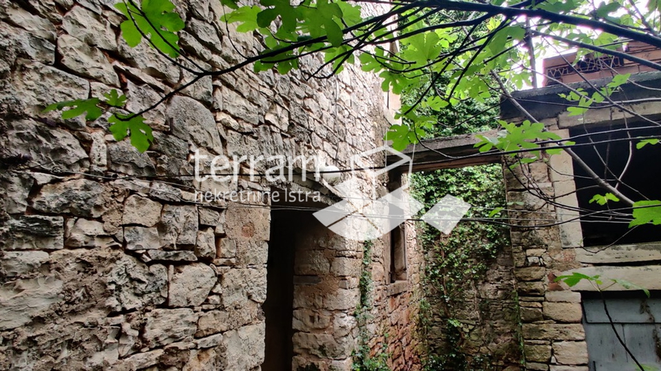 Istria, Vodnjan, old Istrian stone house 200m2 with garden 100m2, for sale