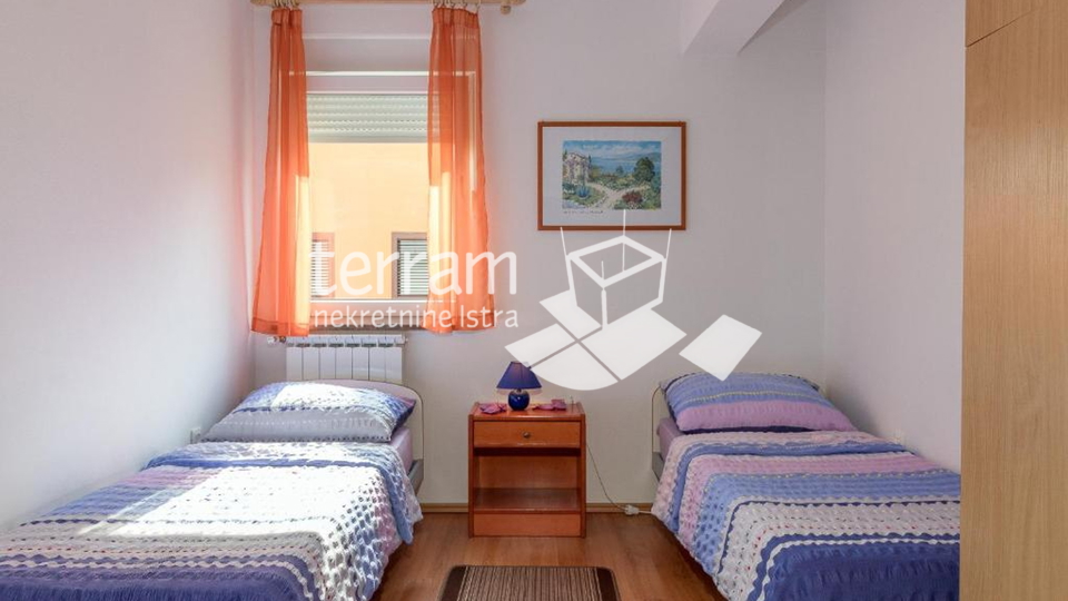 Istria, Pula, house with four residential units for sale