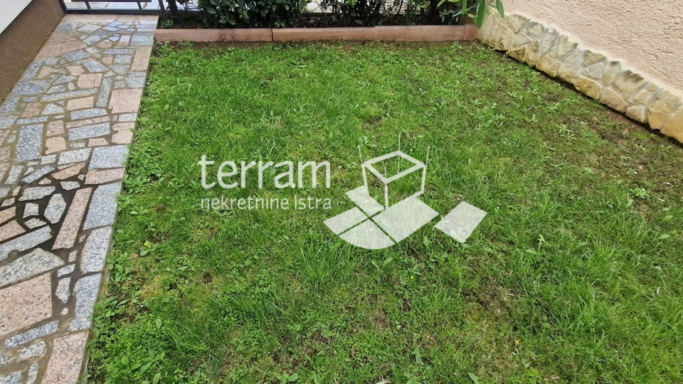 Istria, Medulin, Vinkuran, detached house 480m2, with six residential units for sale