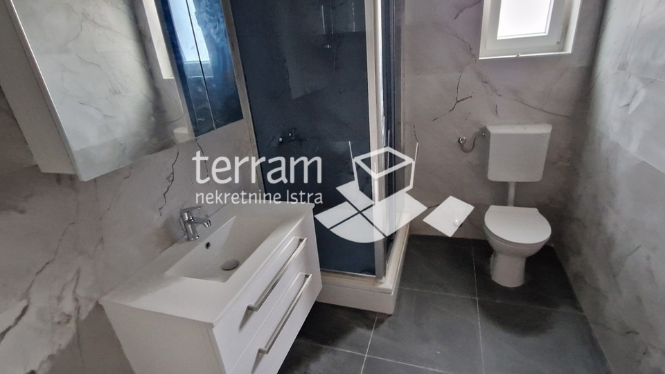 Istria, Medulin, Banjole, second floor apartment, 3 bedrooms, 100m2 with sea view and swimming pool for sale