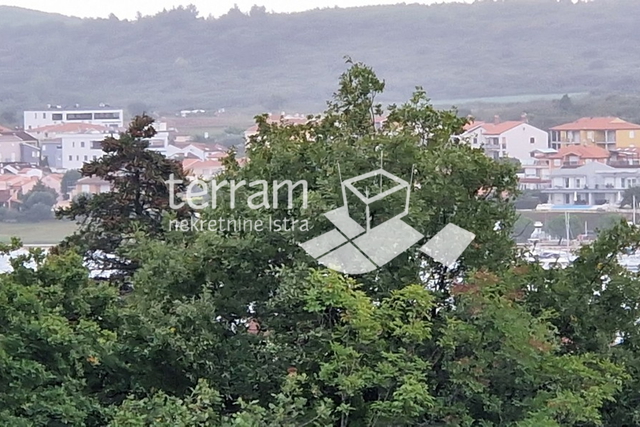 Istria, Medulin, Banjole, second floor apartment, 3 bedrooms, 100m2 with sea view and swimming pool for sale