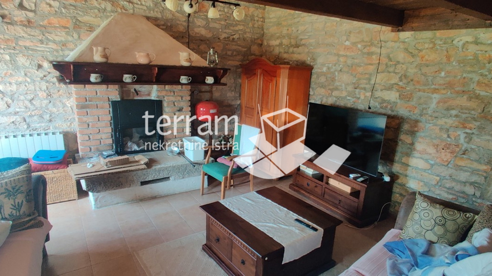 Istria, Marčana, Krnica, stone house 110m2, garden 600m2 with swimming pool, for sale