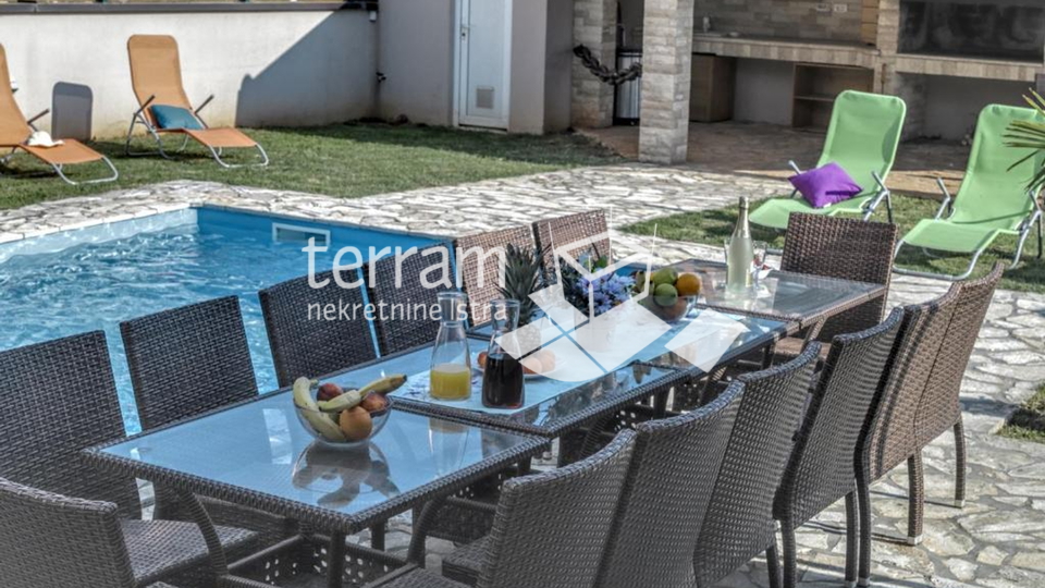 Istra, Ližnjan, Jadreški, Villa 460m2, okućnica 771m2 s bazenom, #prodaja