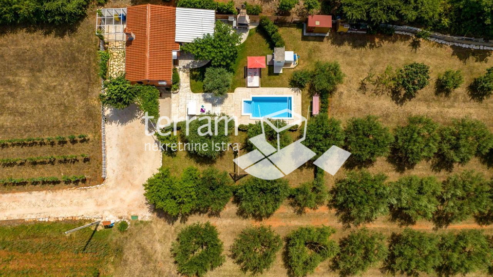 Istra&comma; Mar&ccaron;ana&comma; ku&cacute;a 42m2&comma; bazen&comma; oku&cacute;nica 1854m2&comma; NOVO&comma; &num;prodaja