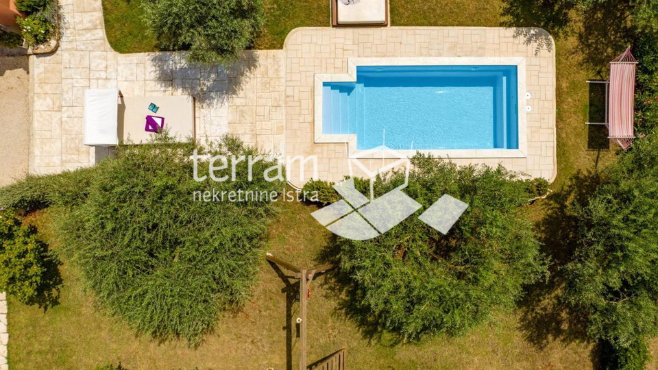 Istra&comma; Mar&ccaron;ana&comma; ku&cacute;a 42m2&comma; bazen&comma; oku&cacute;nica 1854m2&comma; NOVO&comma; &num;prodaja